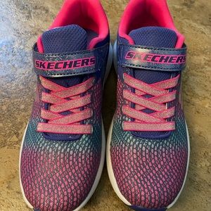 Skechers girls sneakers NEW SIZE 1